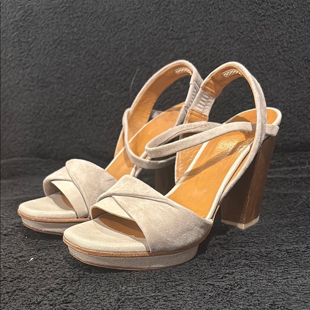 Coclico Suede Grey/Tan Heels